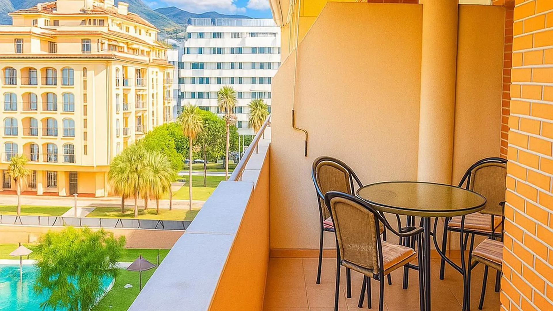 Central Park-Coastal Refuge By The Beach Estepona Spanien