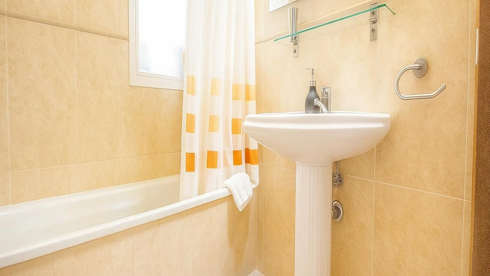 Central Park-Coastal Refuge By The Beach Estepona Apartment