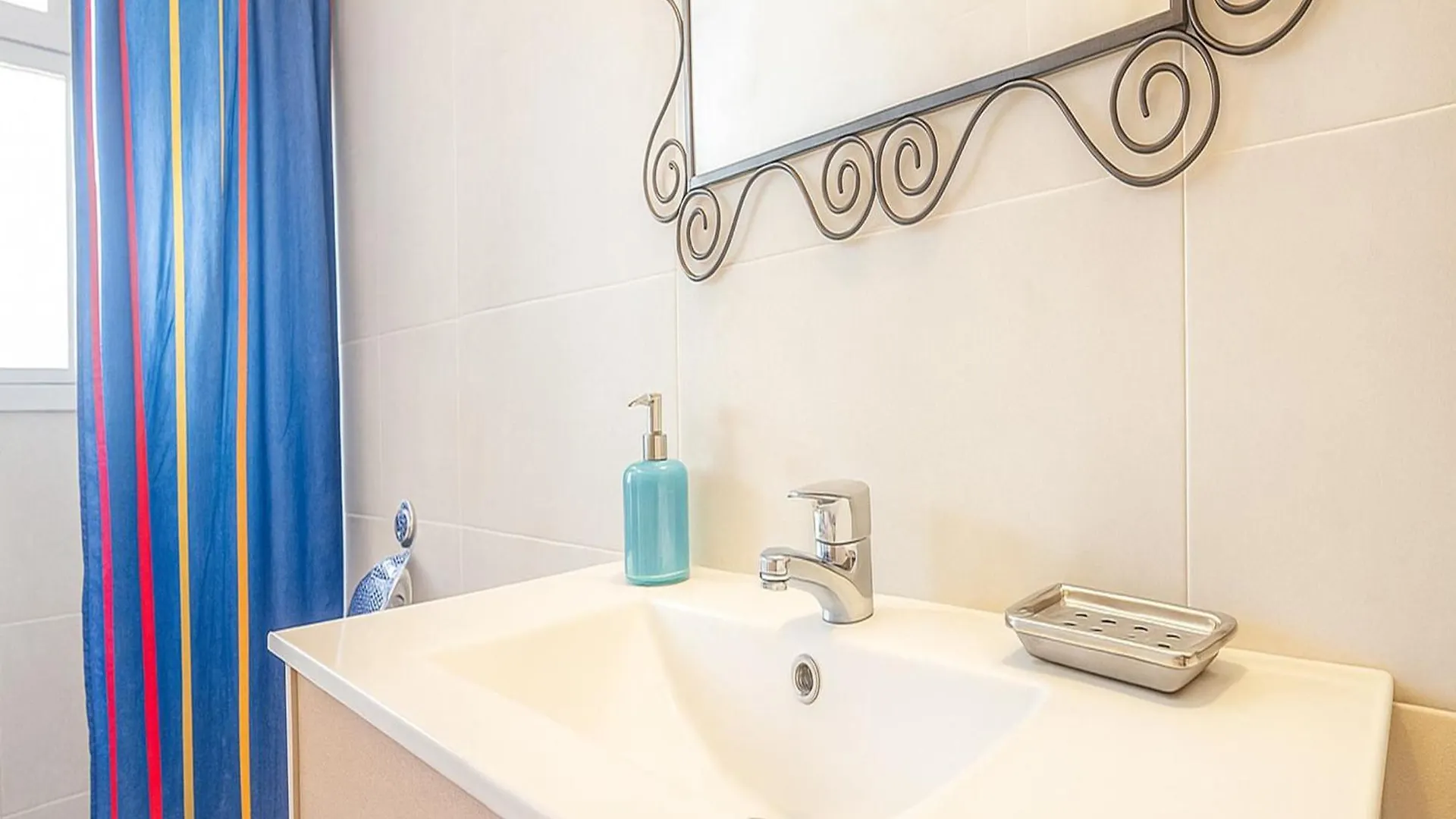 Central Park-Coastal Refuge By The Beach Estepona