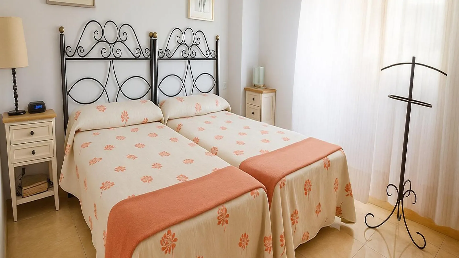 Central Park-Coastal Refuge By The Beach Estepona
