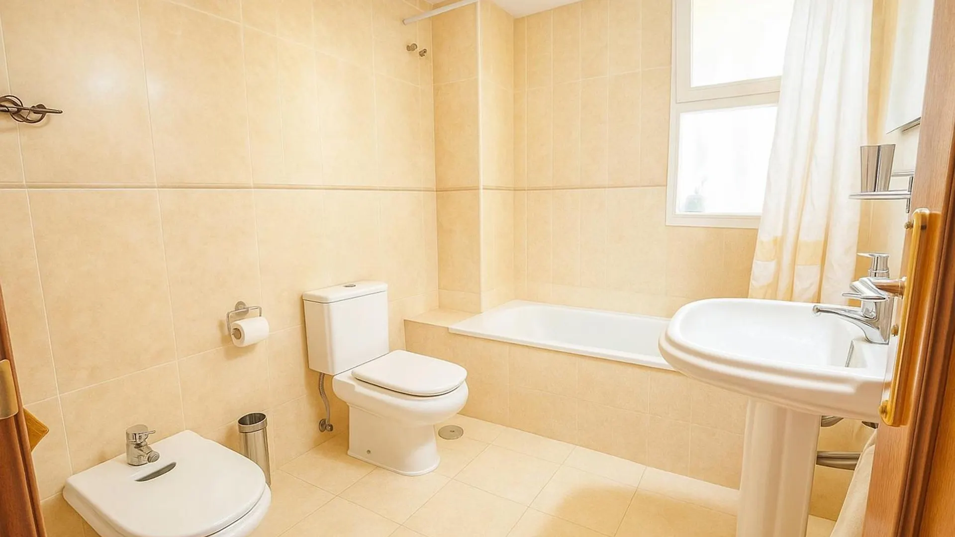 Central Park-Coastal Refuge By The Beach Estepona Apartment